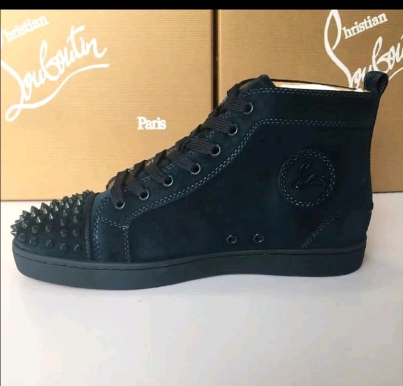 louboutin junior spikes