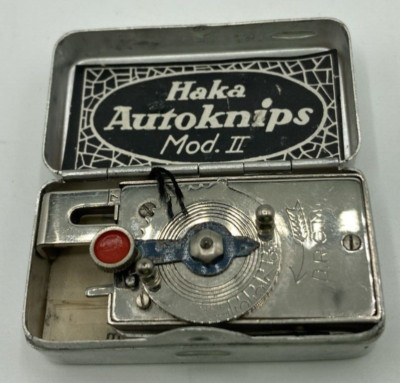ORIGINAL HAKA AUTOKNIPS MODEL II VINTAGE MECHANICAL SHUTTER RELEASE TIMER CASE