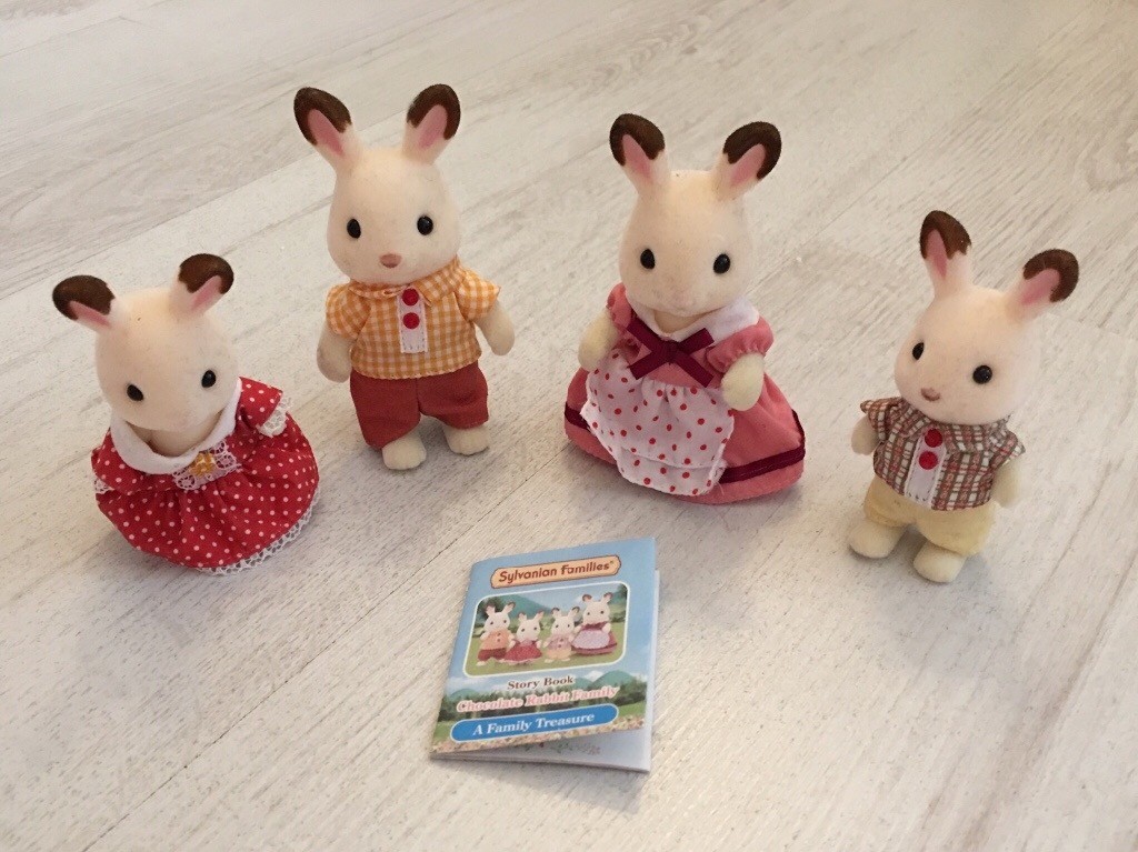 Sylvanian Family Rabbit Family set. Fully clothed. Excellant condition