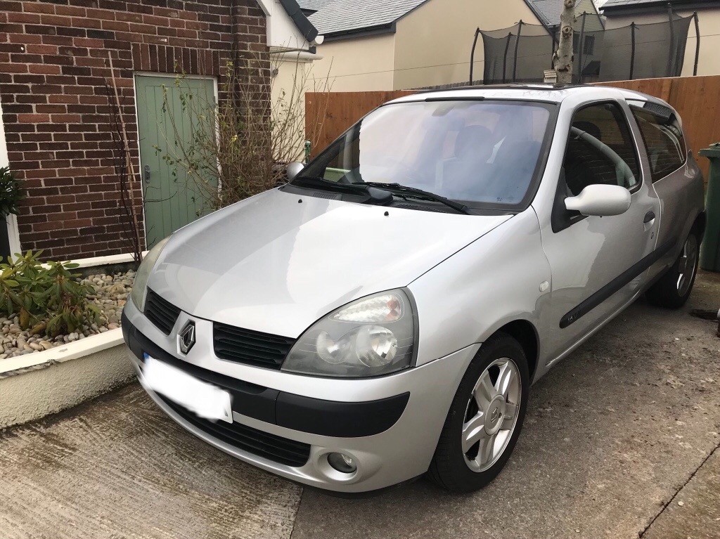 2005 Renault Clio 1.2 Dynamique Silver less than 50500 miles in