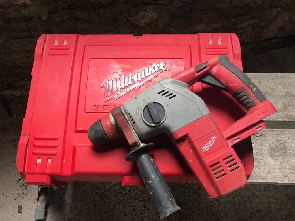 Milwaukee V28 HX cordless rotary Hammer Drill (28 Volt) in Biggar