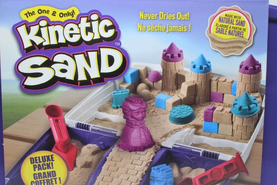 Kinetic Sand - Folding Sand Box with 3 lbs of Kinetic Sand Plus Toy Molds - New!