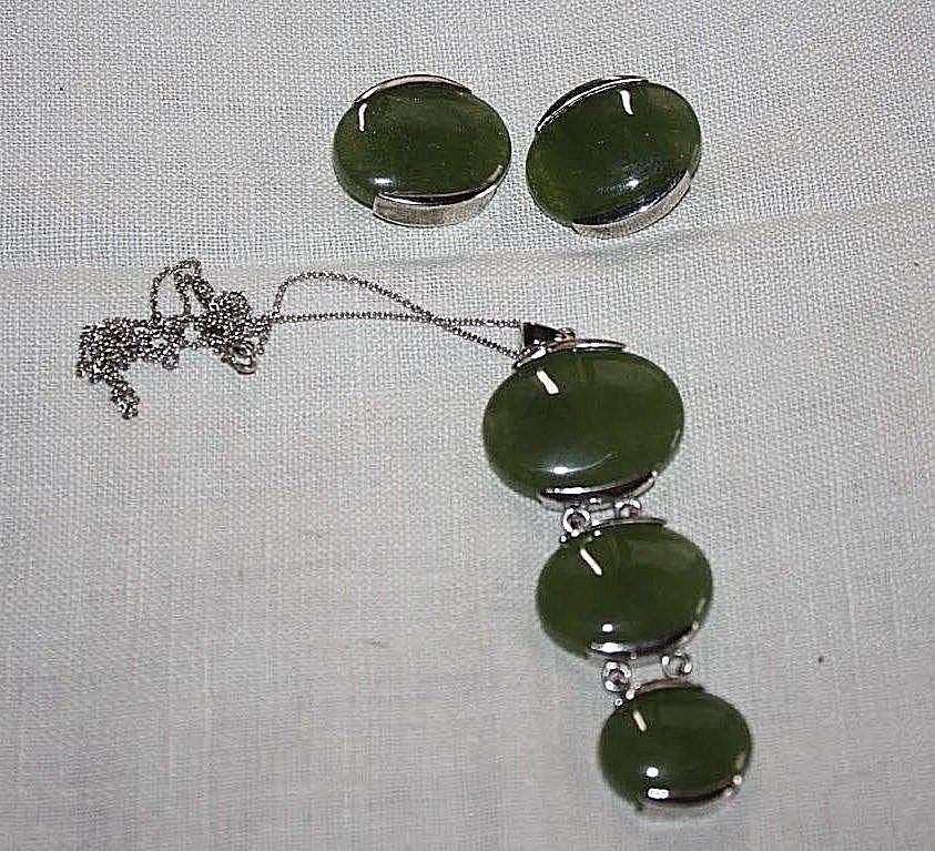 GENUINE JADE SUPERB PENDANT & EARRINGS SET STERLING SILVER 925