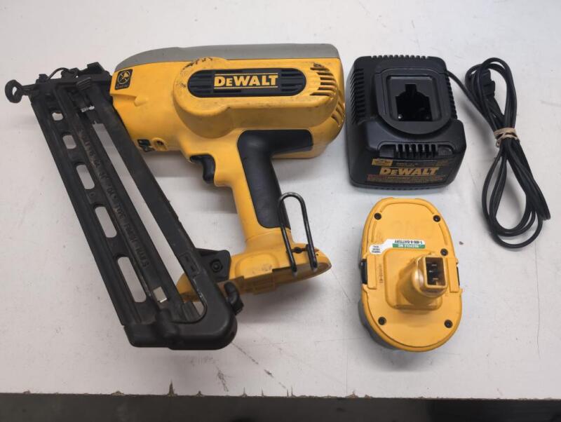 Dewalt Dc628 15-degree Nailer - 18v W/ Battery And Charger (p03025500)