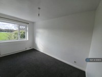 3 bedroom flat in Coppice Way, London, E18 (3 bed) (#1101972)