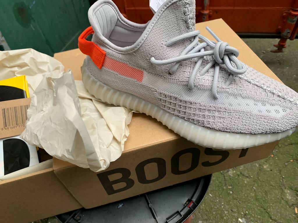 Adidas Yeezy Boost 350 V2 Tail Light Uk 9 BUMP