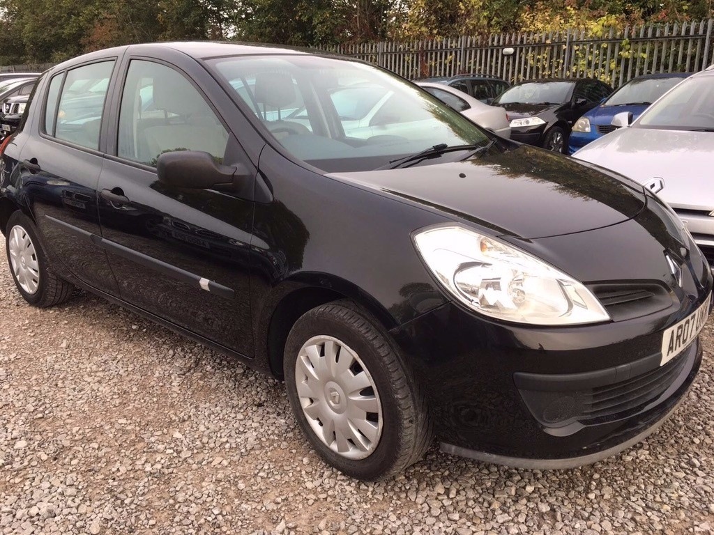 Renault Clio 1.2 TCe 16v Expression Hatchback 5dr Petrol Manual. SERVICE  HISTORY. 2 KEYS