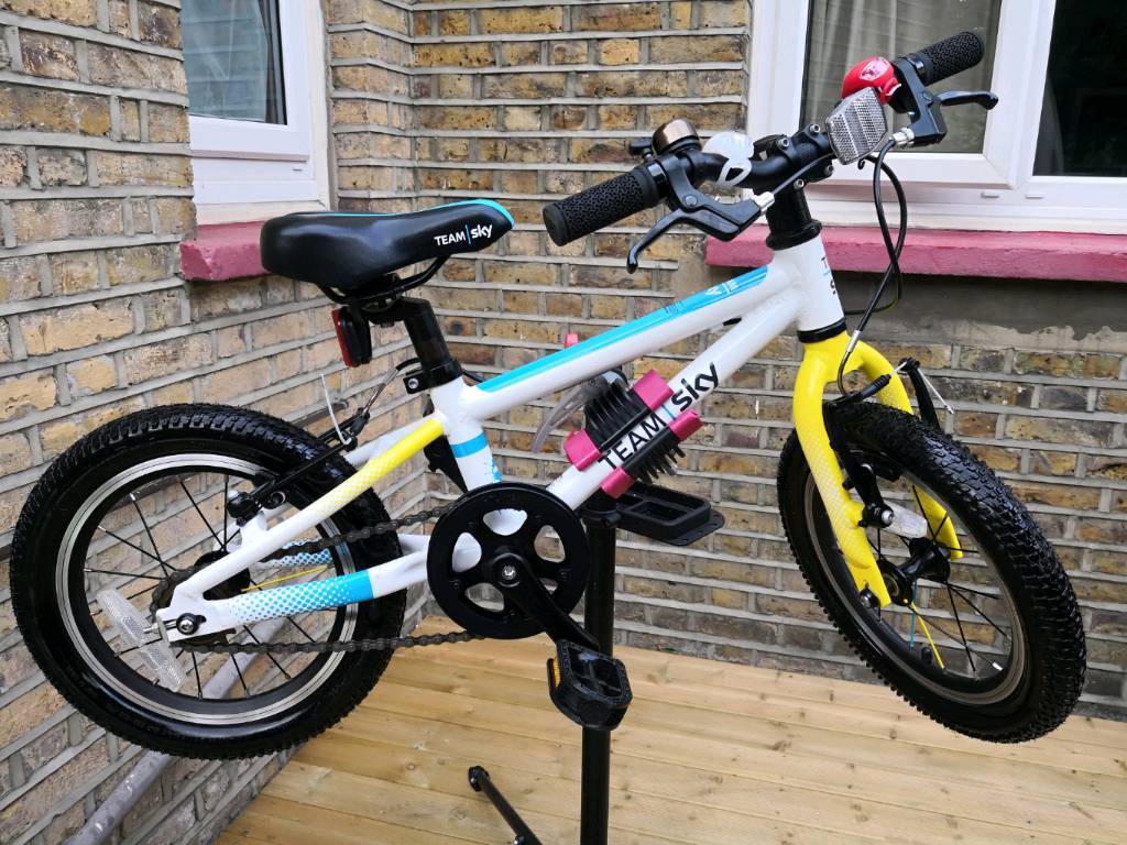 FROG BIKE 43/ TEAM SKY / NEW + SPARE TIRES / 25 years in Ealing