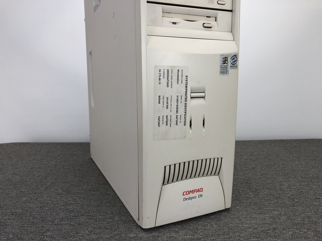 Compaq Desktop Computer Windows 2000 Pro Pentium III 933 MHz 256MB RAM 18GB HDD