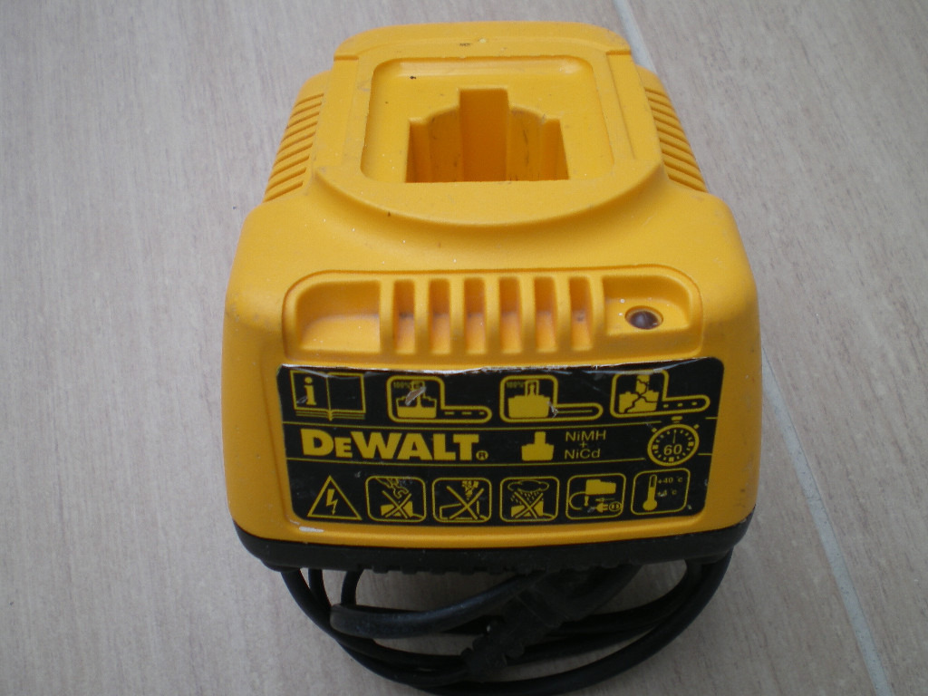 DeWALT DE9116 Type 2 NiMH + NiCd 7.218V 1 Hour Battery Charger in Bromley, London Gumtree