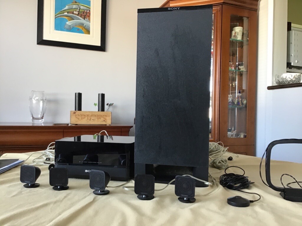 Sony DAVIS10 DVD TV Home Theatre System. 5 satellite speakers