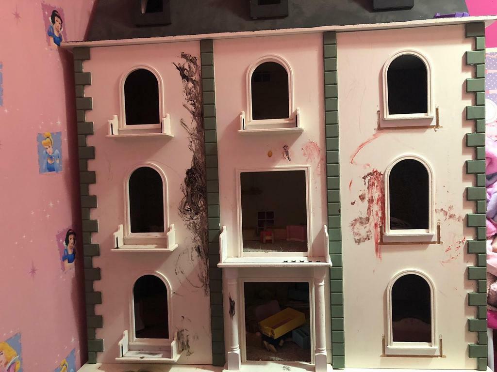 Huge dolls house FREE in Peterborough, Cambridgeshire Gumtree