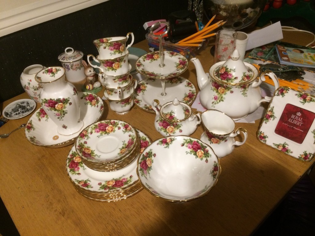 ROYAL ALBERT OLD COUNTRY ROSES TEA SET 23 PIECES in Brighton, East Sussex Gumtree
