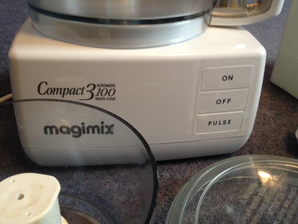 Magimix 3100 Food Processor with accessories in storage box. 3 discs