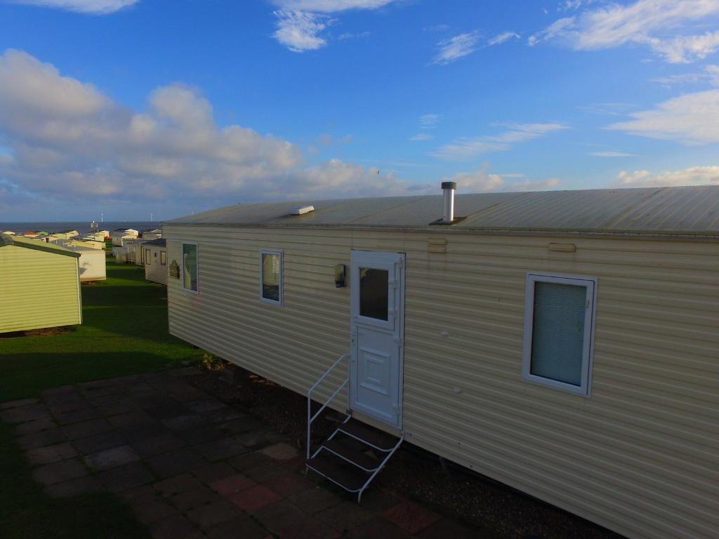 8 BERTH STATIC CARAVAN TO RENT AT SANDY BAY HOLIDAY PARK NEWBIGGIN BY
