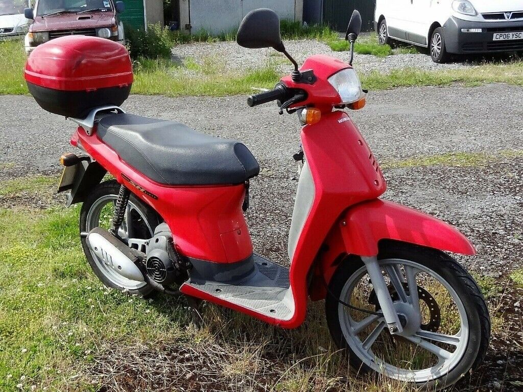 Honda SH 50 MOPED FOR SPARES OR REPAIR. in Burry Port