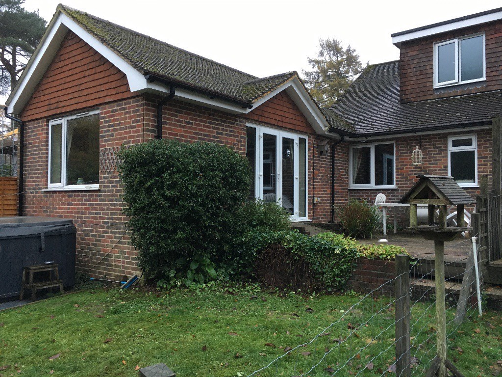 Self contained annex, fully furnished with small garden to rent in