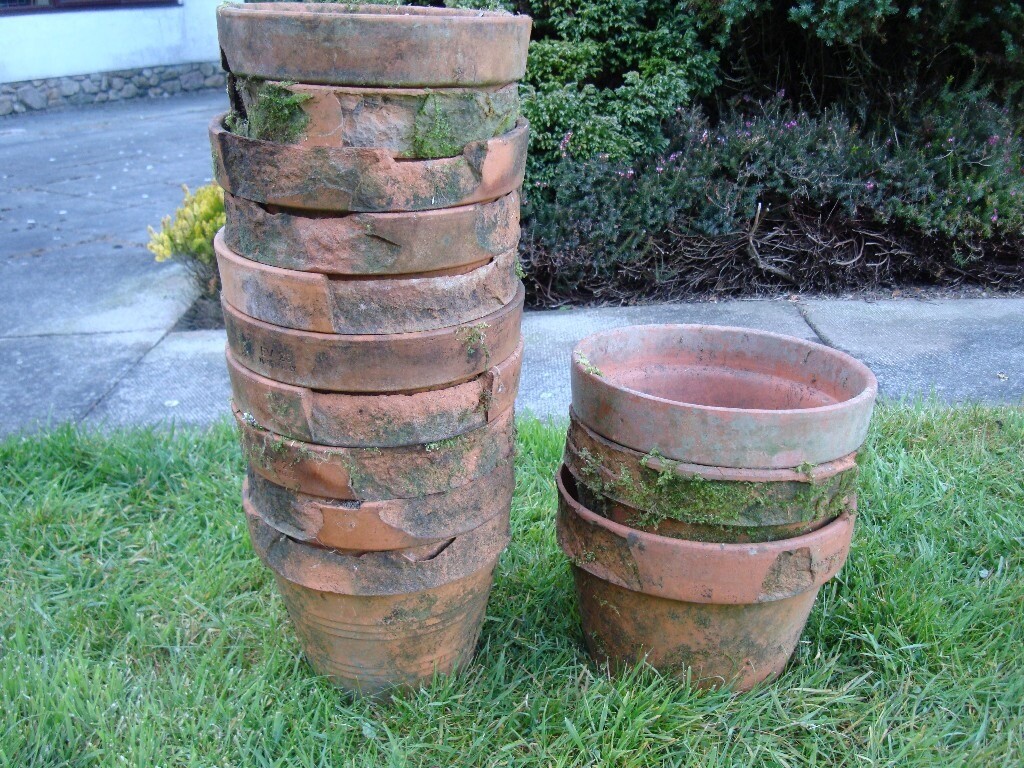 Rustic Terracotta Pots/Garden Planters set of 13 made in Italy 10x23cm