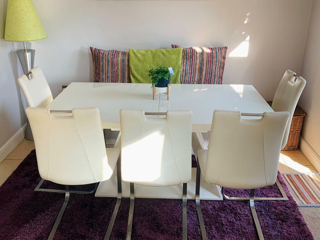 Italian White Gloss extendable dining table and 5 chairs ...