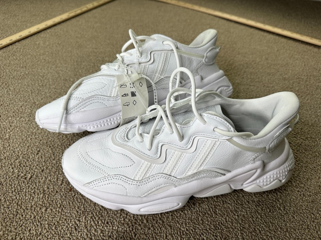 スエード☆最新☆大人気 アディダスオリジナル☆OZWEEGO SHOES☆ スエード☆最新☆大人気 アディダスオリジナル☆OZWEEGO SHOES