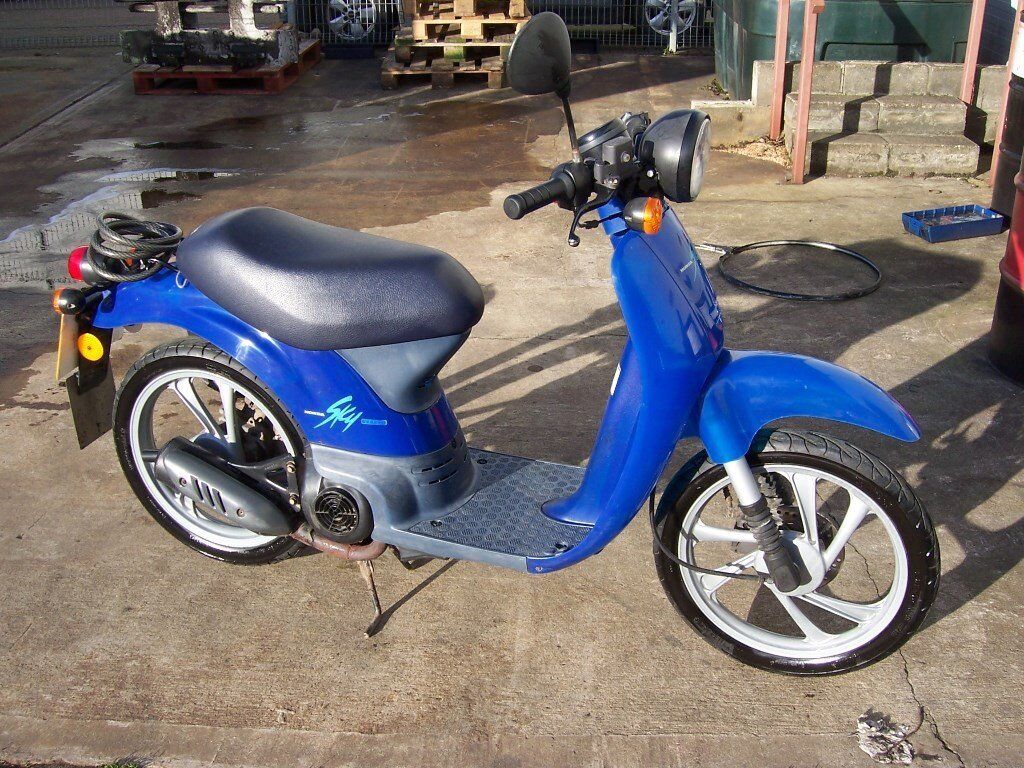  Honda  Sky  SGX 50 cc Moped Scooter  Year 2000 in Needham 