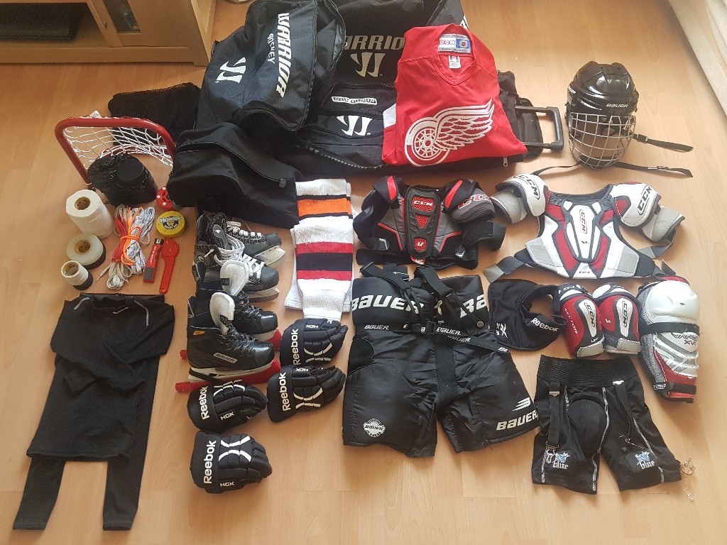 Full junior Ice Hockey starter kit (age 67) in Irvine, North