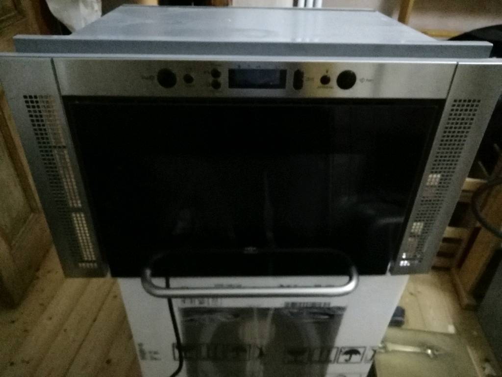 Free Microwave integrated Whirlpool for IKeA in Leith, Edinburgh