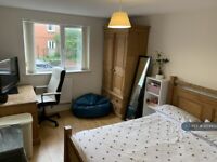 2 bedroom flat in Newland House, Leeds, LS6 (2 bed) (#1254952)