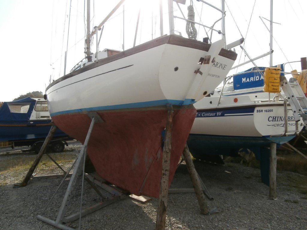 Nicholson 26, GRP Classic sailing yacht sleeping 4, diesel 