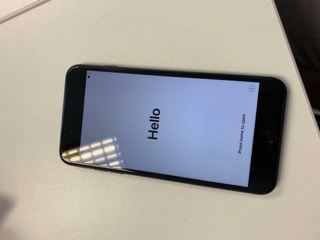 iPhone 8 Plus 256gb broken home button in Bicester 