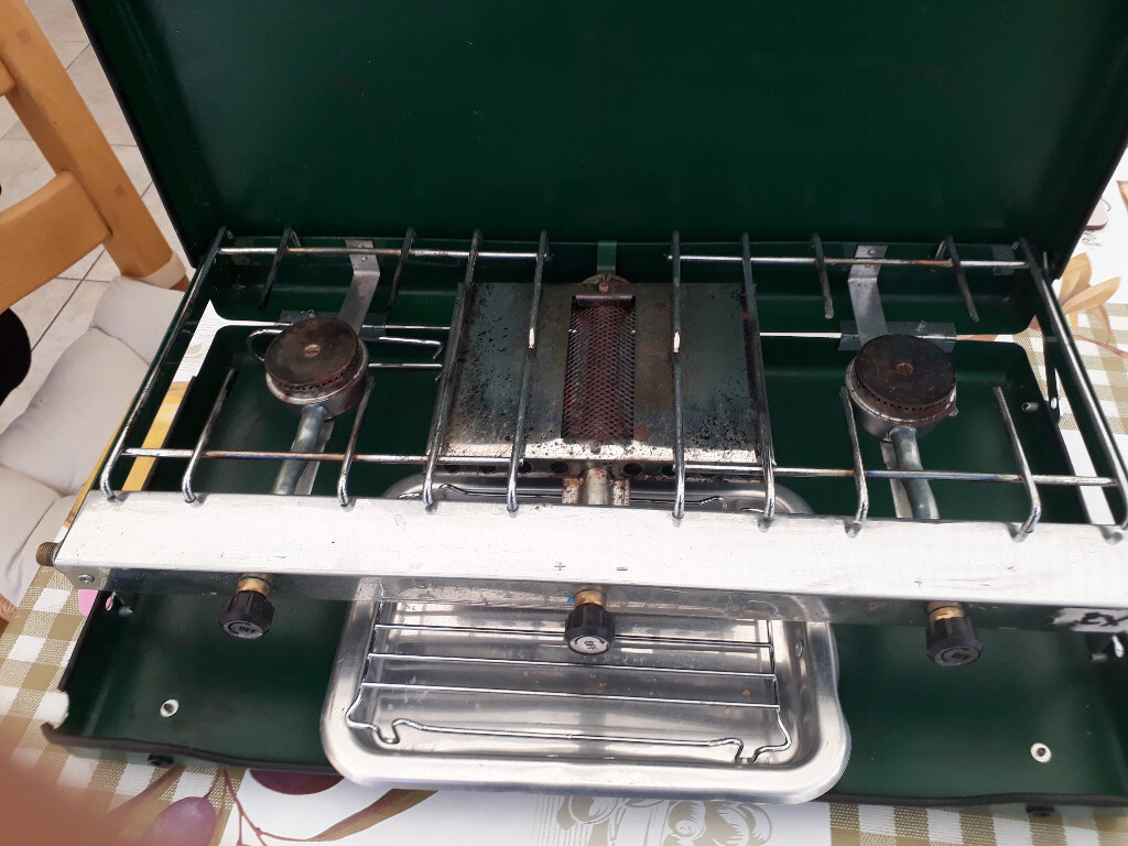 Portable 2 burner camping gas hob with grill with new gas regulator