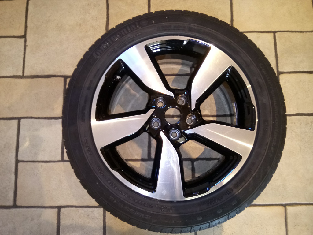 BRAND NEW 18 ins nissan qashqai alloy wheel and tyre,never used. in Easington Lane, Tyne and