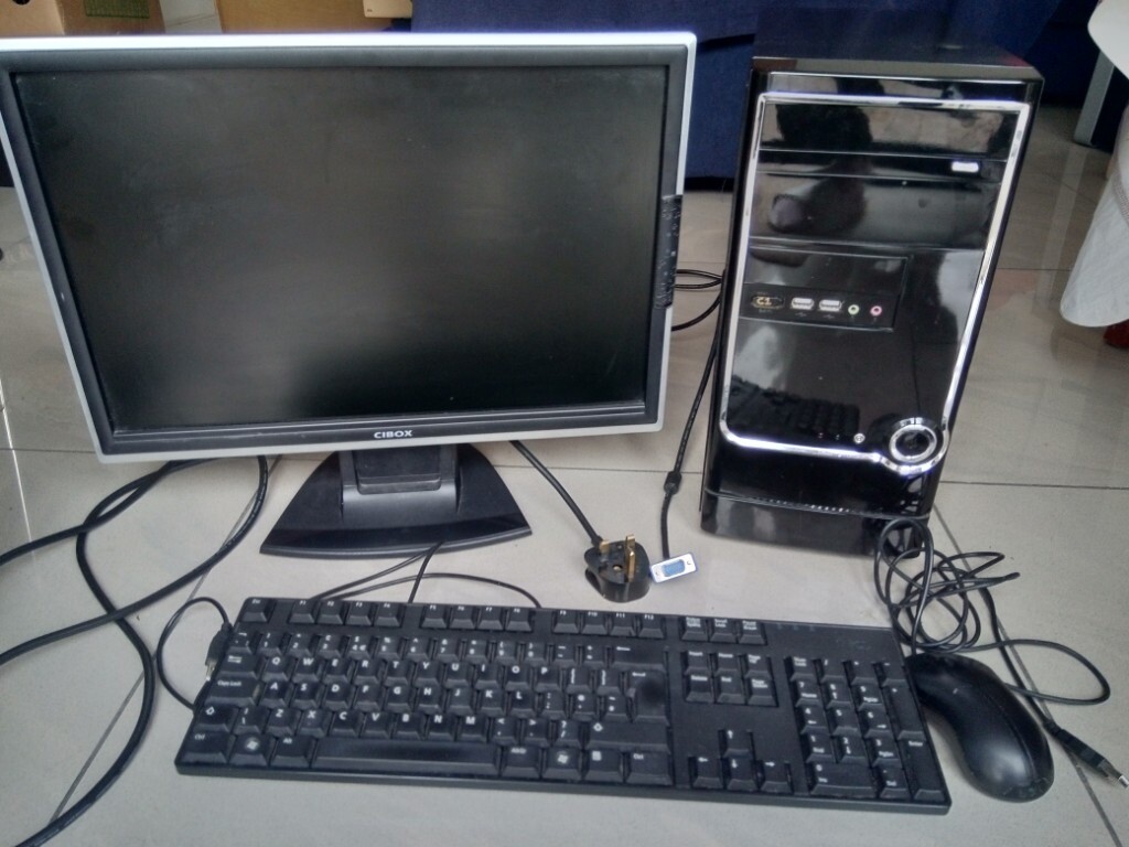REDUCED TO CLEAR Computer Bundle with monitor, keyboard and mouse in