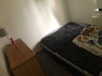 Unfurnished room with direct route to Glasgow or edinburgh