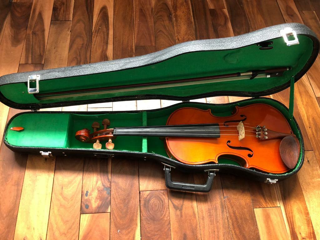 Stentor violin 4/4 full size violin with hard metal clasp case in