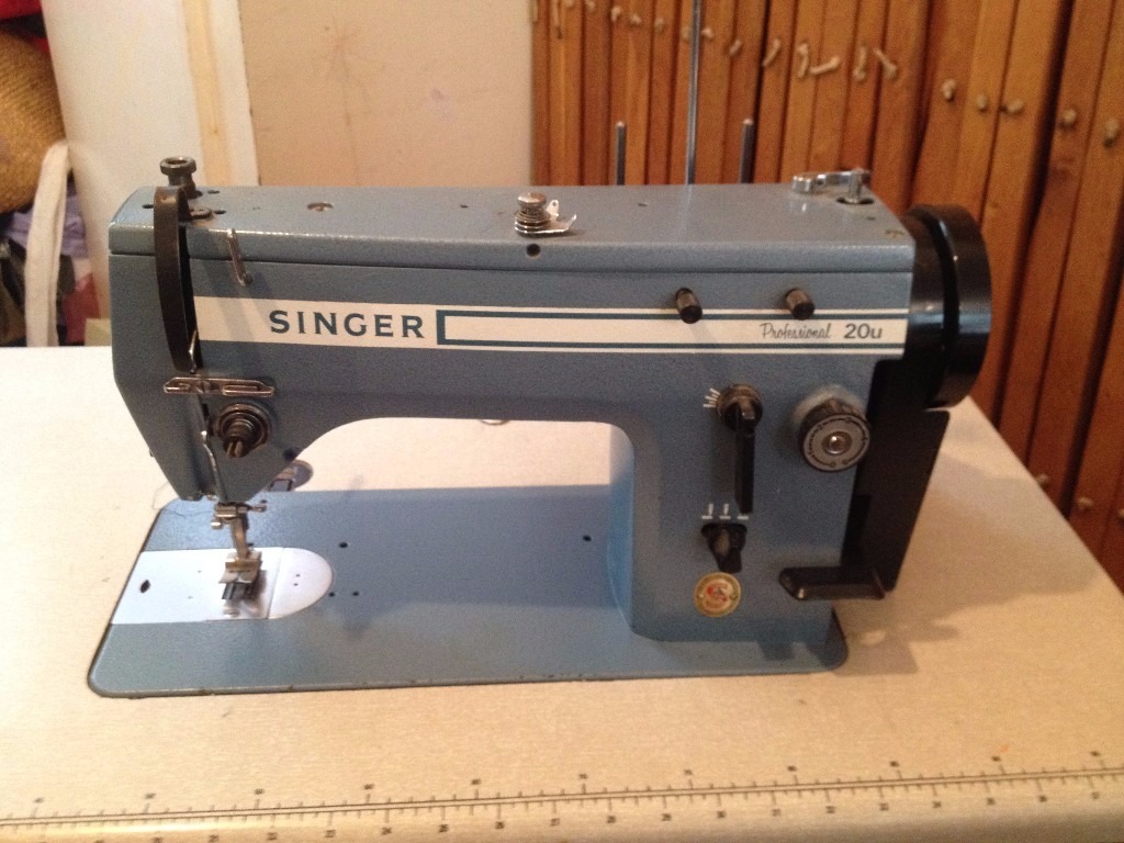 Professional Industrial Sewing Machine - Singer Professional 20u - zig