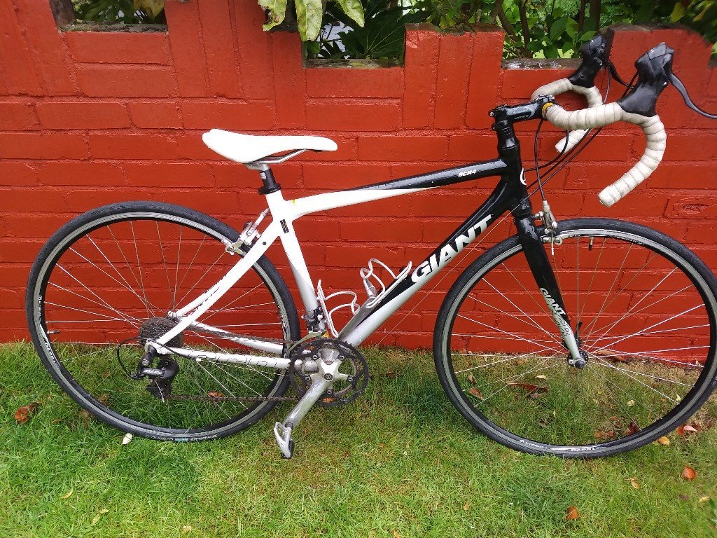  Giant  SCR  4 Road  Bike  size 48 Good Condition Great 