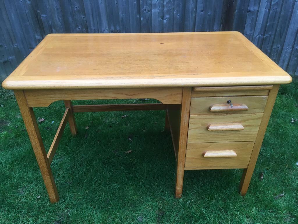 Vintage Abbess golden oak desk with drawers in Hemel Hempstead