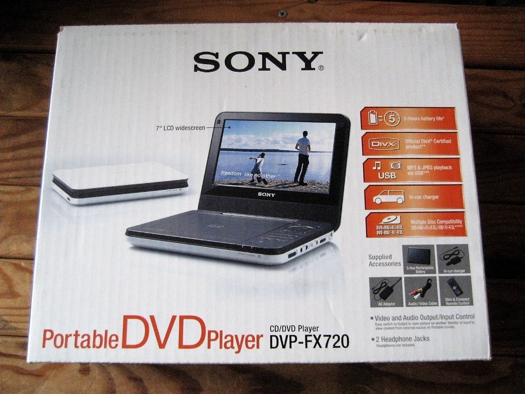 SONY PORTABLE CD DVD PLAYER DVP FX720 (IMMACULATE CONDITION) in