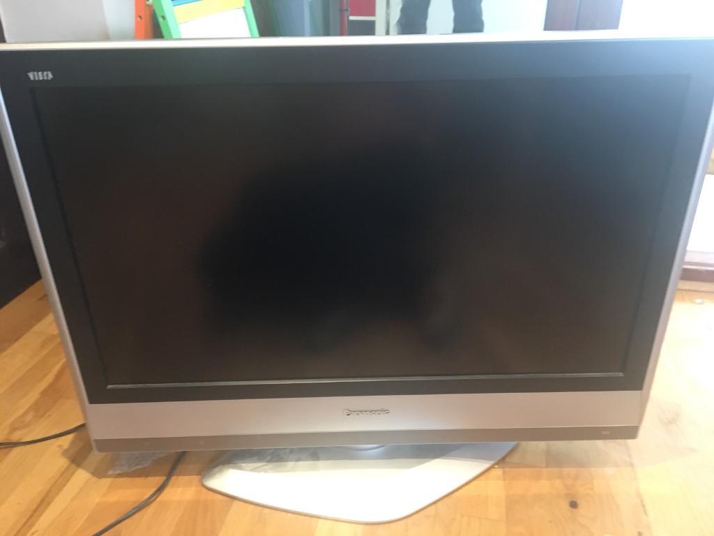 Panasonic Viera 1089i HD TV 32” with remote & manual