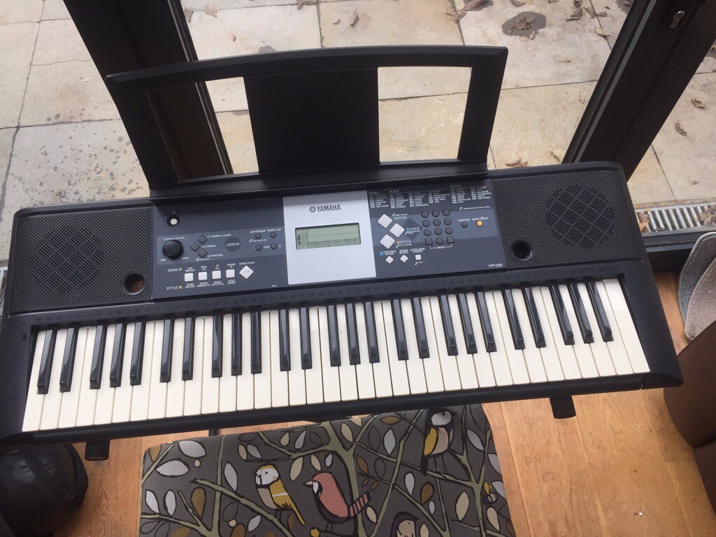 Yamaha YPT230 keyboard with adjustable stand and stool in Kingston