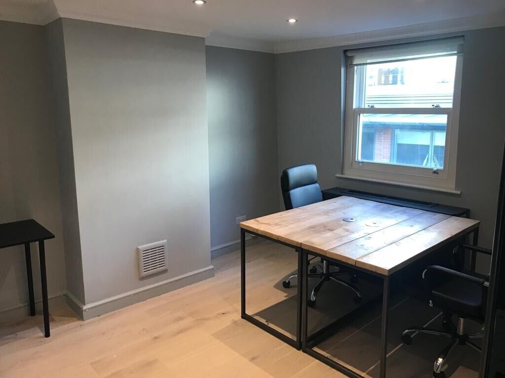Mayfair W1 Central London workspace offices to let - From GBP384 per desk per month  