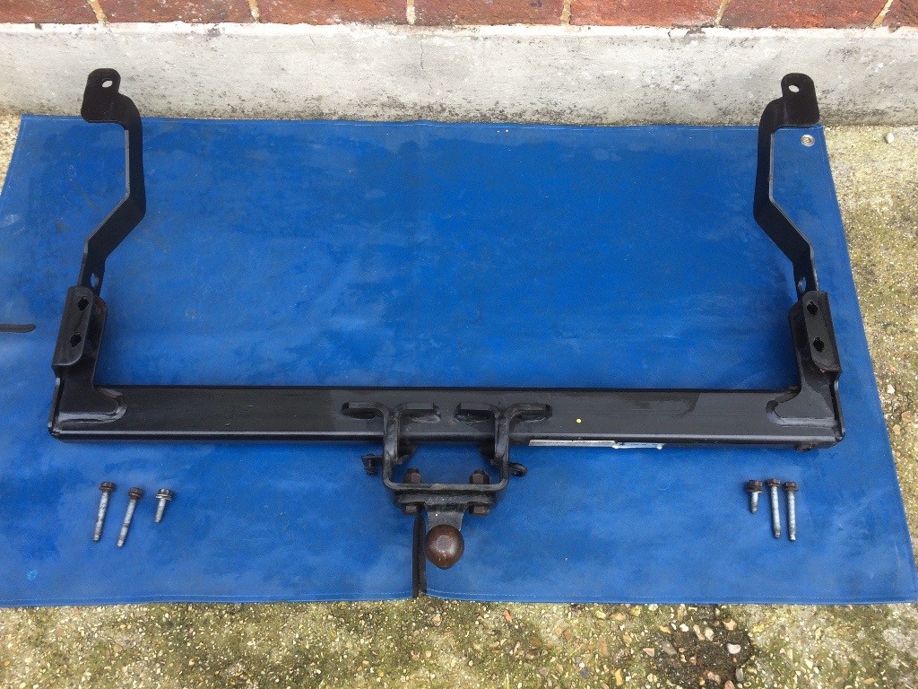 RENAULT TRAFFIC / VAUXHALL VIVARO TOW BAR in Christchurch, Dorset