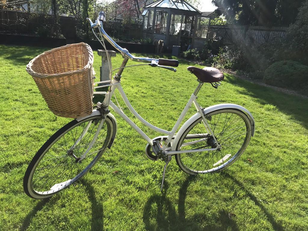 bicycle with basket for women