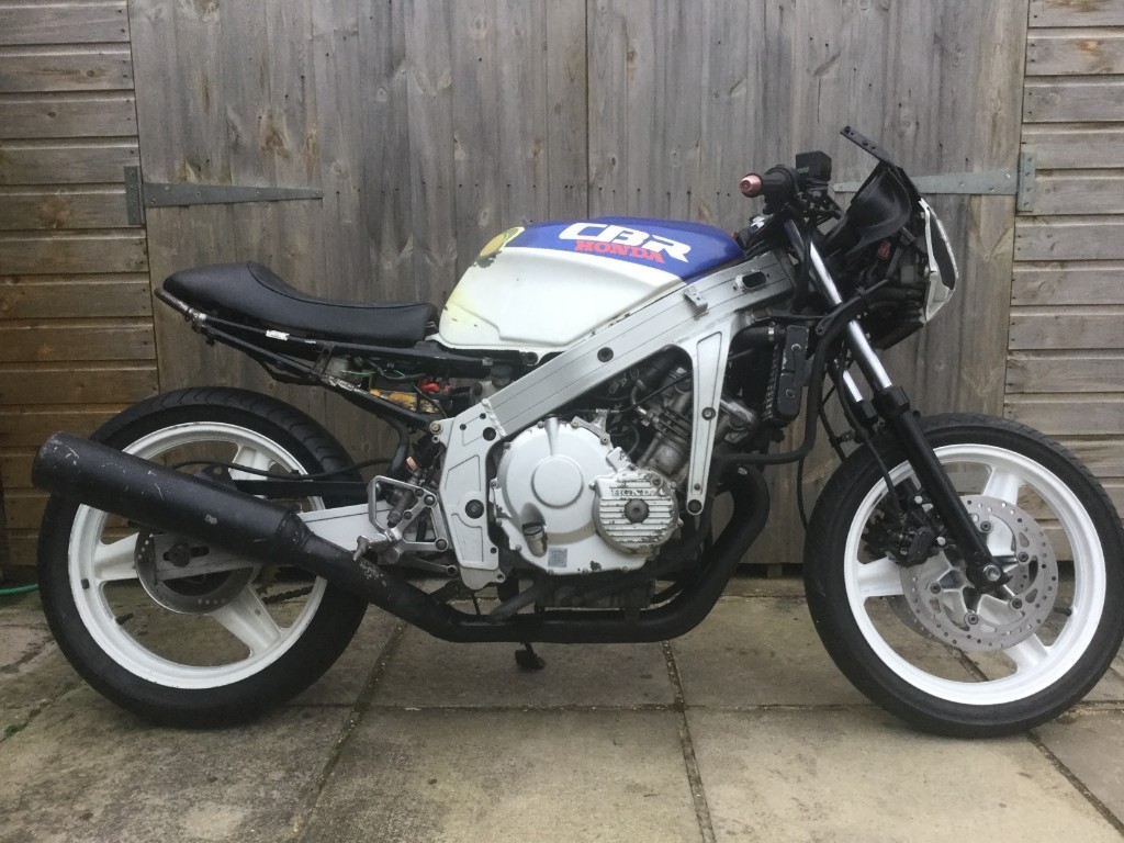 Honda cbr 400rr nc23