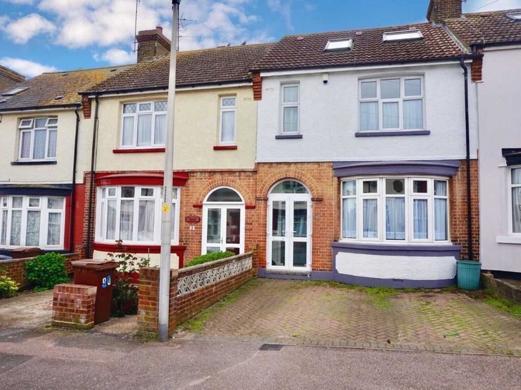 ROOM TO LET IN GILLINGHAM (AVAILABLE NOW) in Gillingham, Kent Gumtree