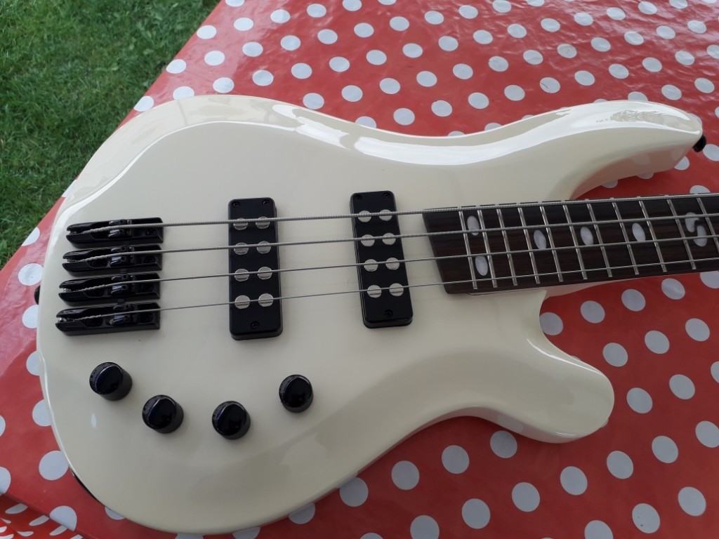 HARLEY BENTON B450 TAI CHI PROGRESSIVE BASS GUITAR in Stockport