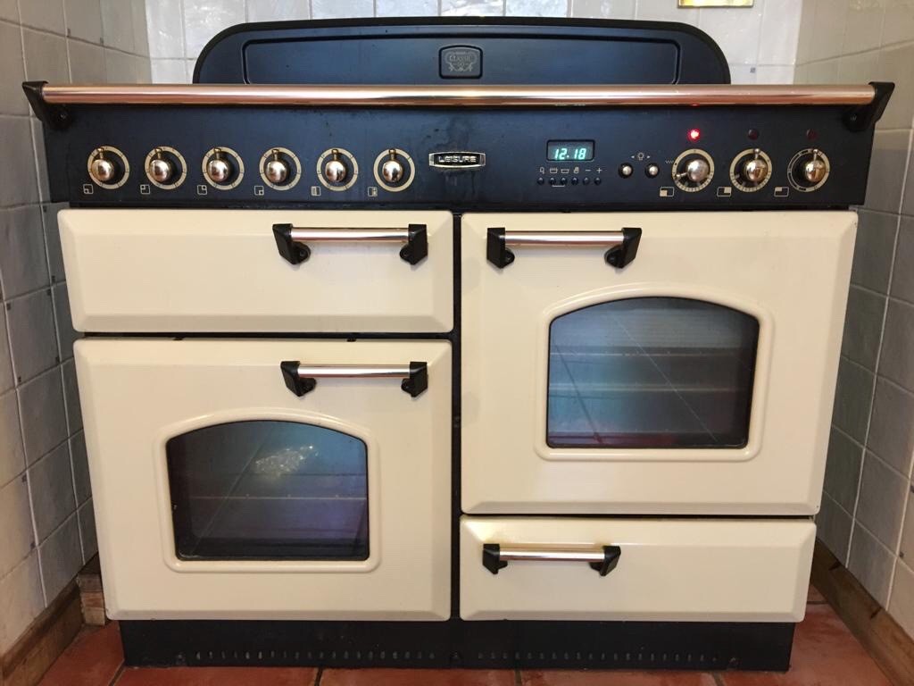 Rangemaster Electric Hob. 4 hot plates. 2 ovens and 2 grills. 1 gridle
