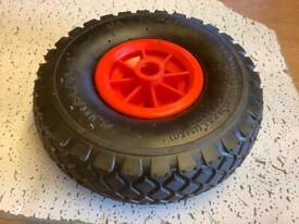 New wheel with pneumatic tyre 