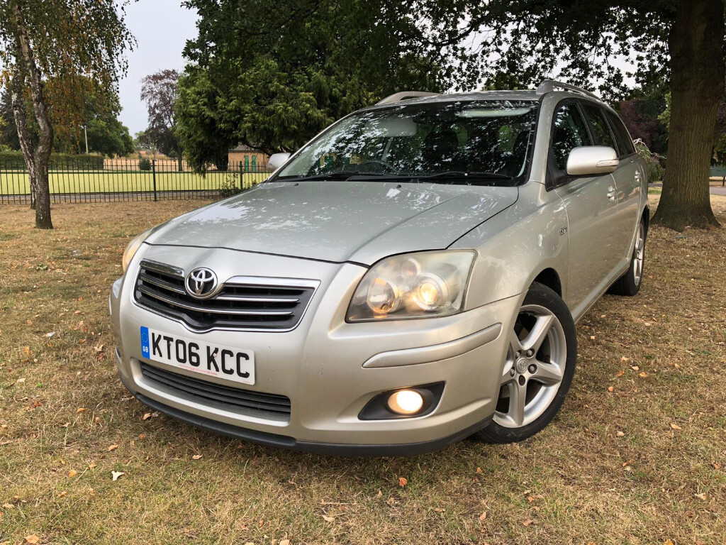 Toyota avensis 2006 год